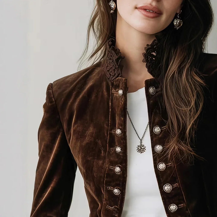 Elena | Giacca in velluto marrone con bottoni decorativi e dettagli in pizzo